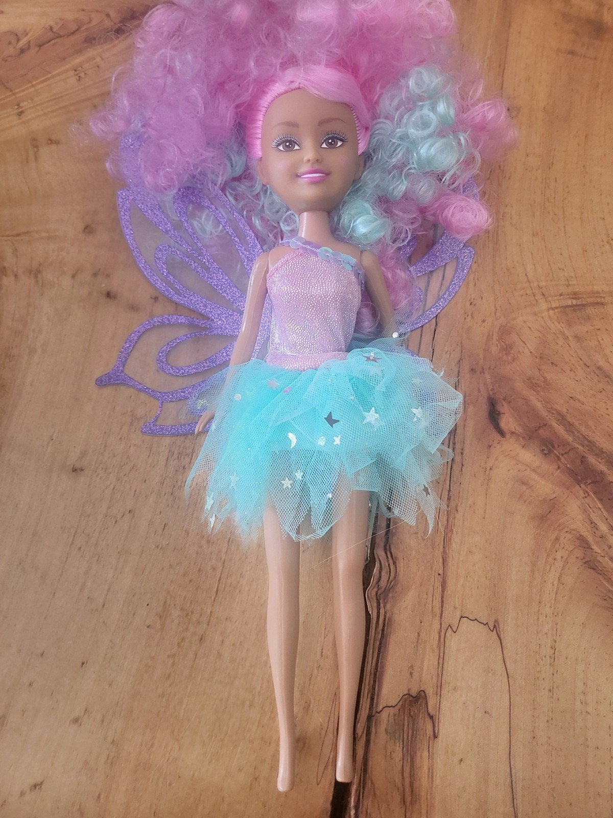 Barbie pop met roze haar en vleugels, Ophalen of Verzenden