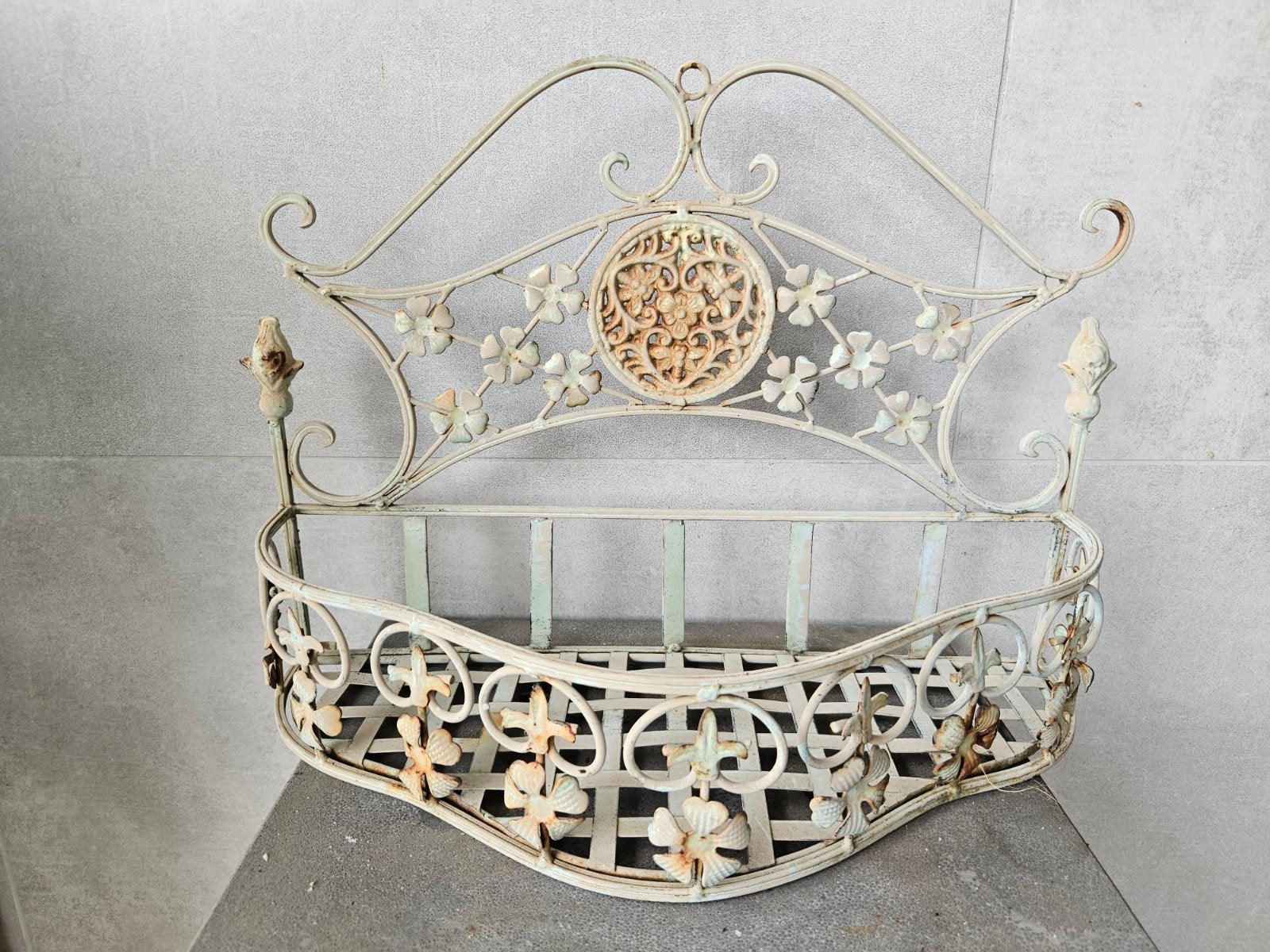 Antieke Franse smeedijzeren plantenbak/wanddecoratie, Ophalen of Verzenden