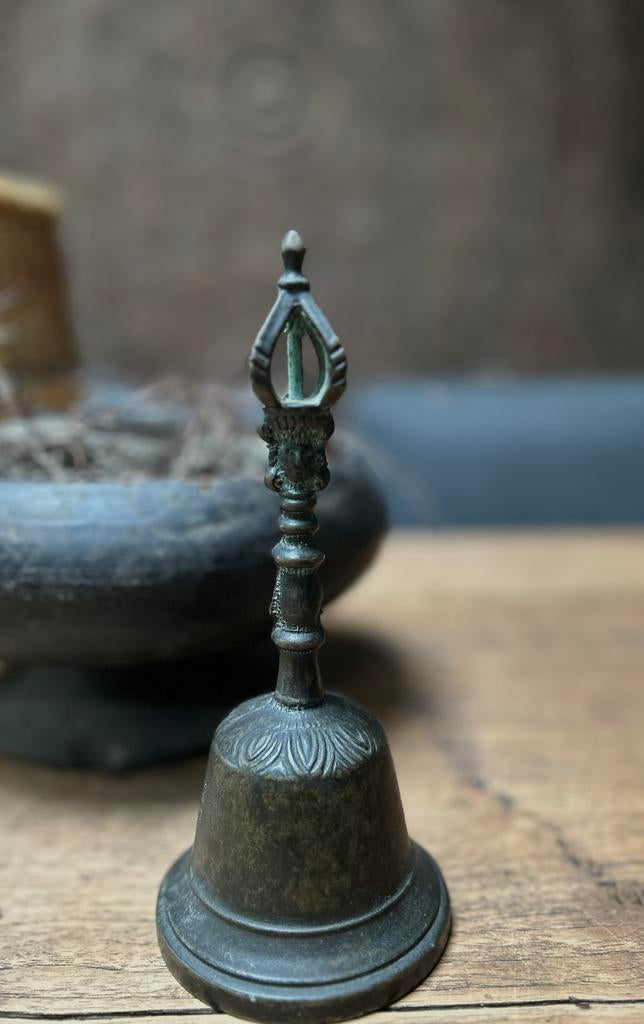 Dorje Vajra Tibetaanse tempelbel altaarbel oosters, Antiek en Kunst, Ophalen of Verzenden