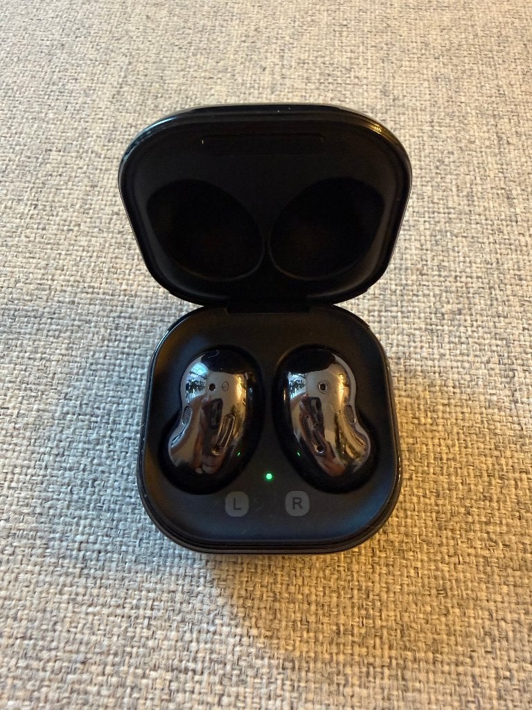 Samsung Galaxy Buds Live SM-R180 Black Earbuds(7), Gebruikt, Zwart, Ophalen of Verzenden, In oorschelp (earbud)