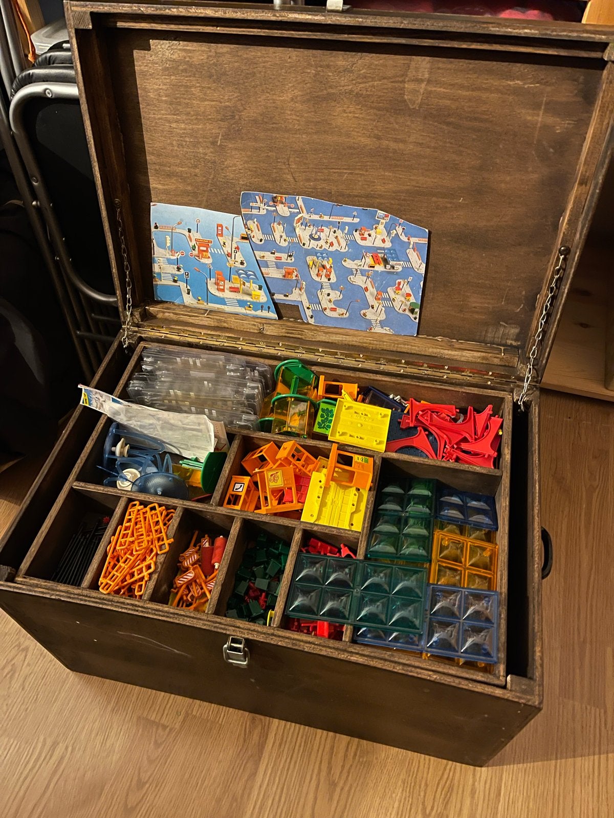 Grote Majokit collectie in houten kist, Ophalen, Gebruikt, Overige merken