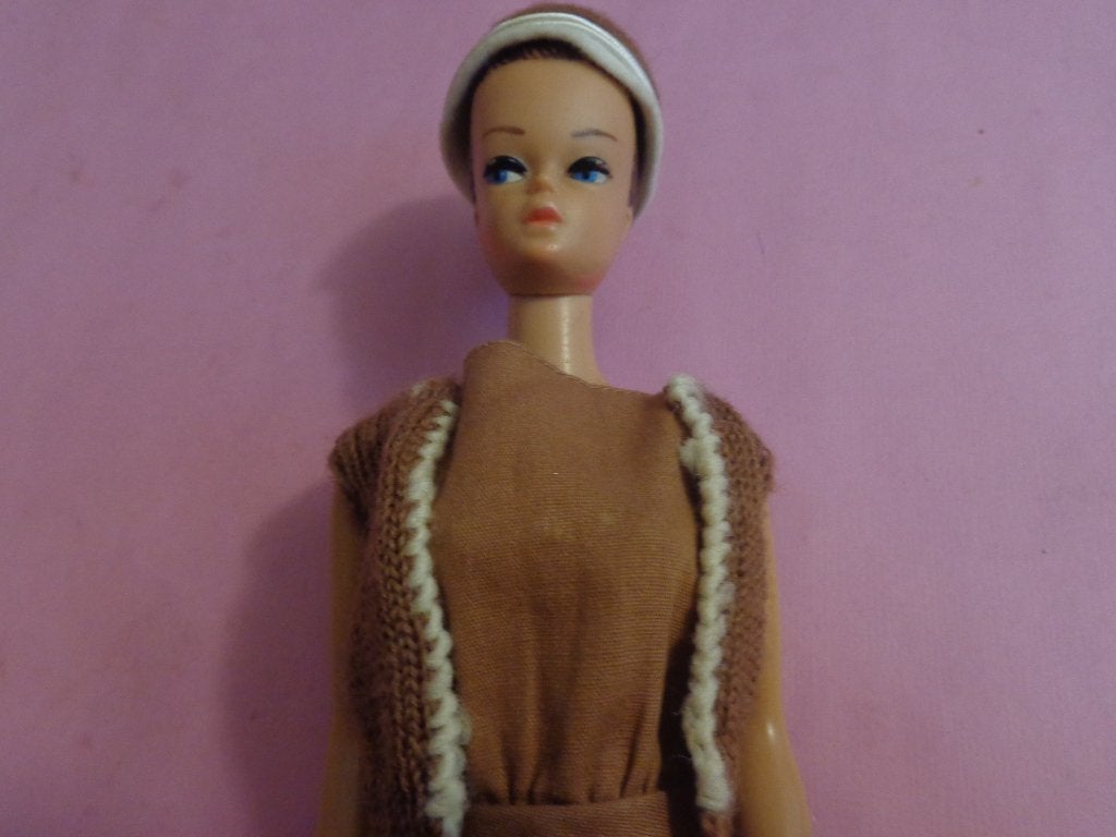 Barbie Vintage Sorority jurk vest hoedje, Ophalen of Verzenden, Gebruikt, Kleertjes