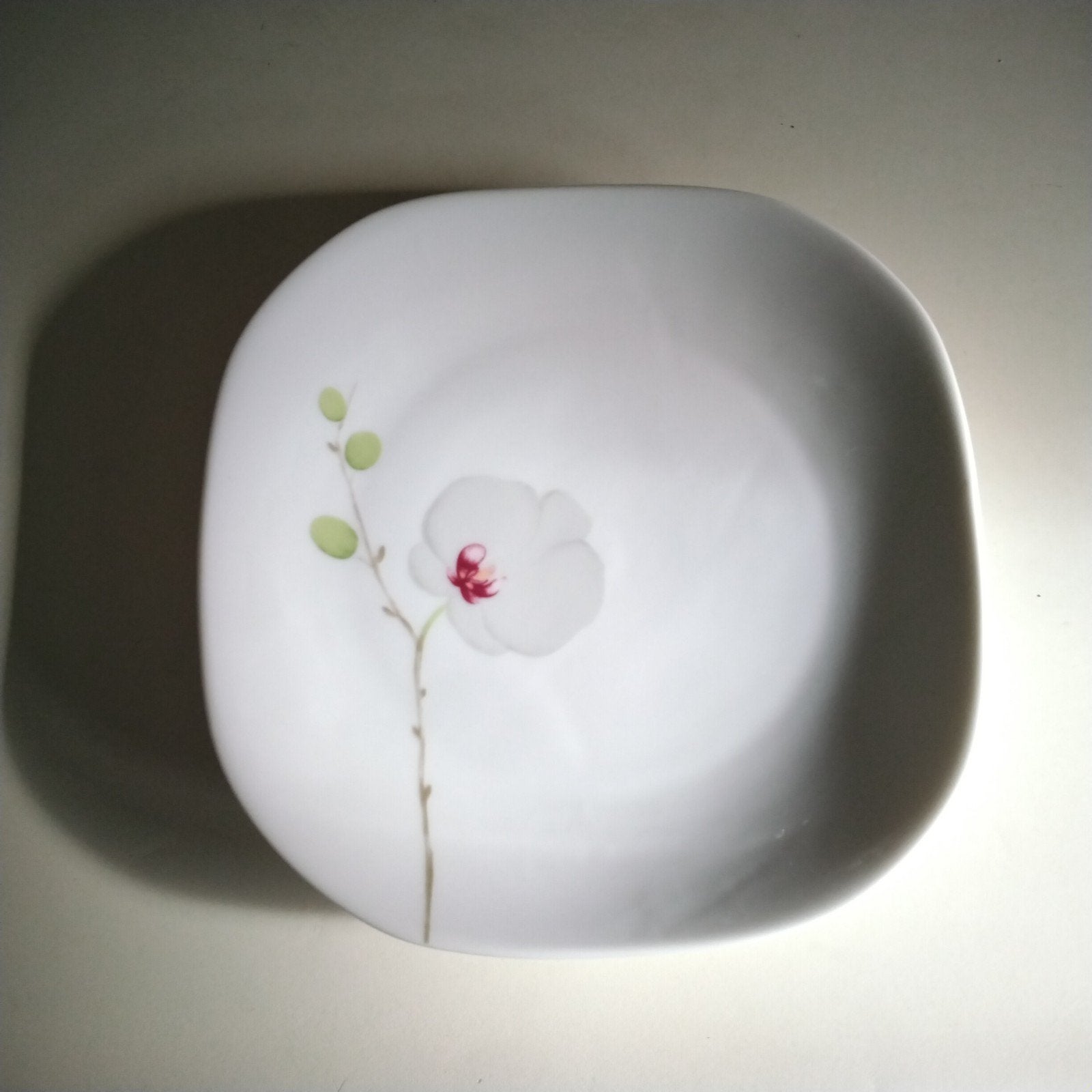Saladebord uit de Bijenkorf  collectie met orchidee, Huis en Inrichting, Ophalen of Verzenden, Zo goed als nieuw, Overige stijlen