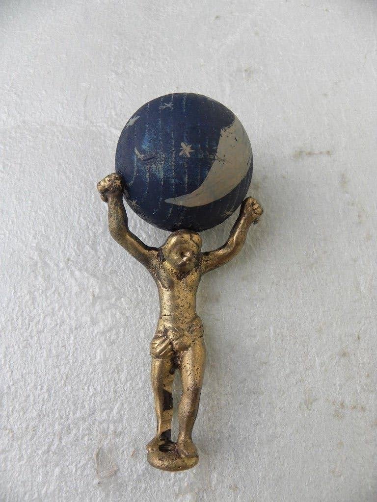 Atlas met wereldbol, Antiek en Kunst, Antiek | Klokken, Ophalen of Verzenden
