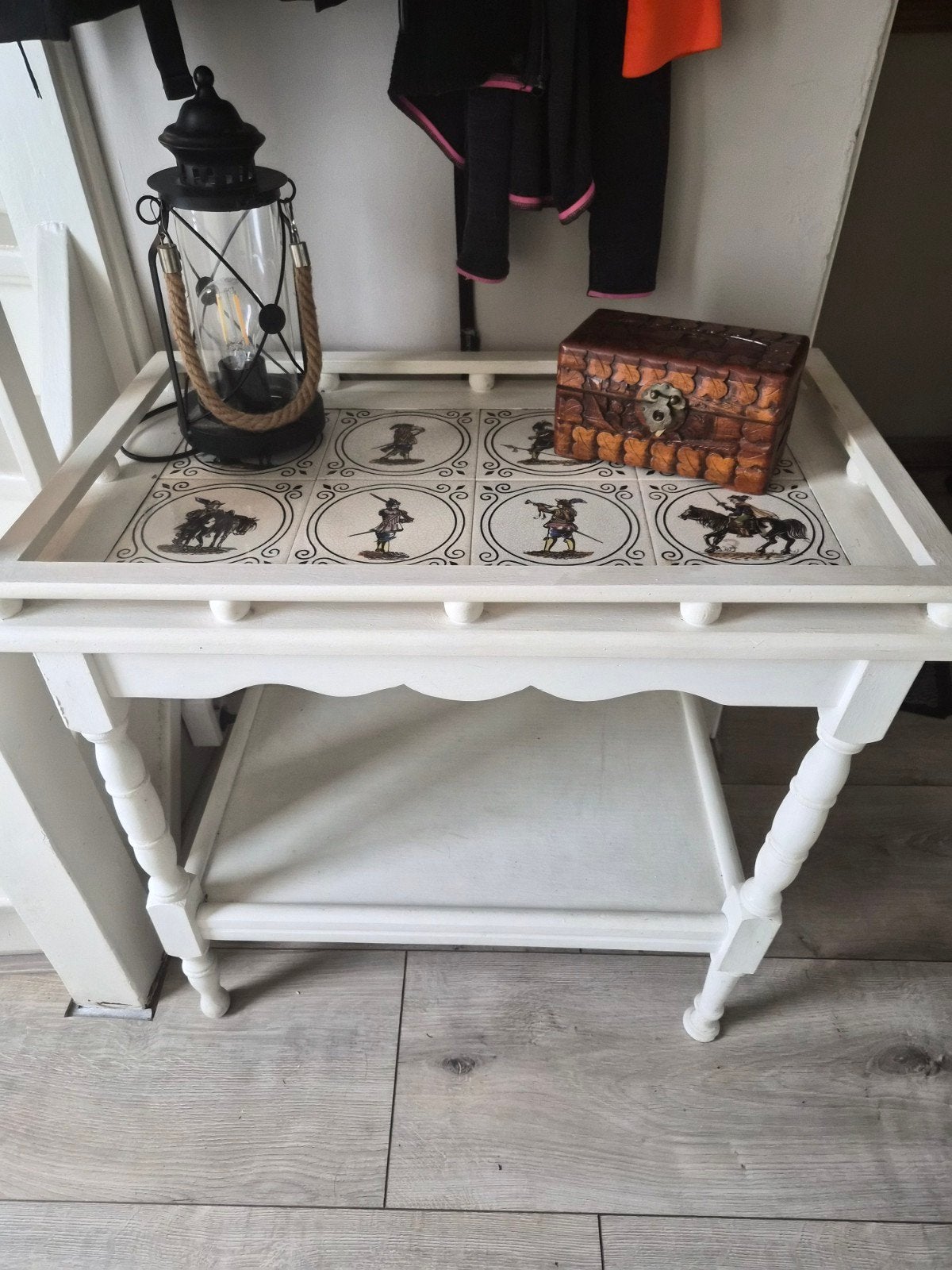 Brocante witte bijzettafel, Huis en Inrichting, Tafels | Sidetables, Ophalen, 25 tot 50 cm, Rechthoekig, 50 tot 100 cm