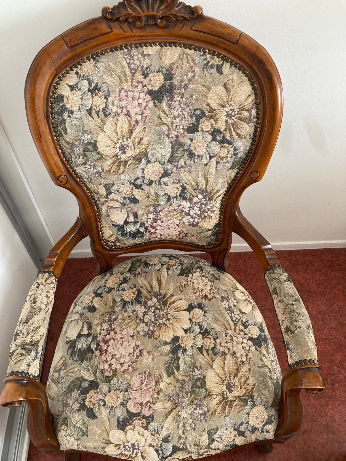 Twee antieke Louis XV stijl fauteuils met bloemenstof, Antiek en Kunst, Antiek | Meubels | Stoelen en Banken, Ophalen
