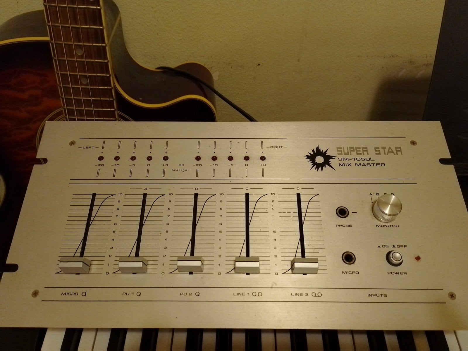 Super Star SM-1050L Mix Master Mengpaneel, Ophalen, Gebruikt, 5 tot 10 kanalen, Microfooningang
