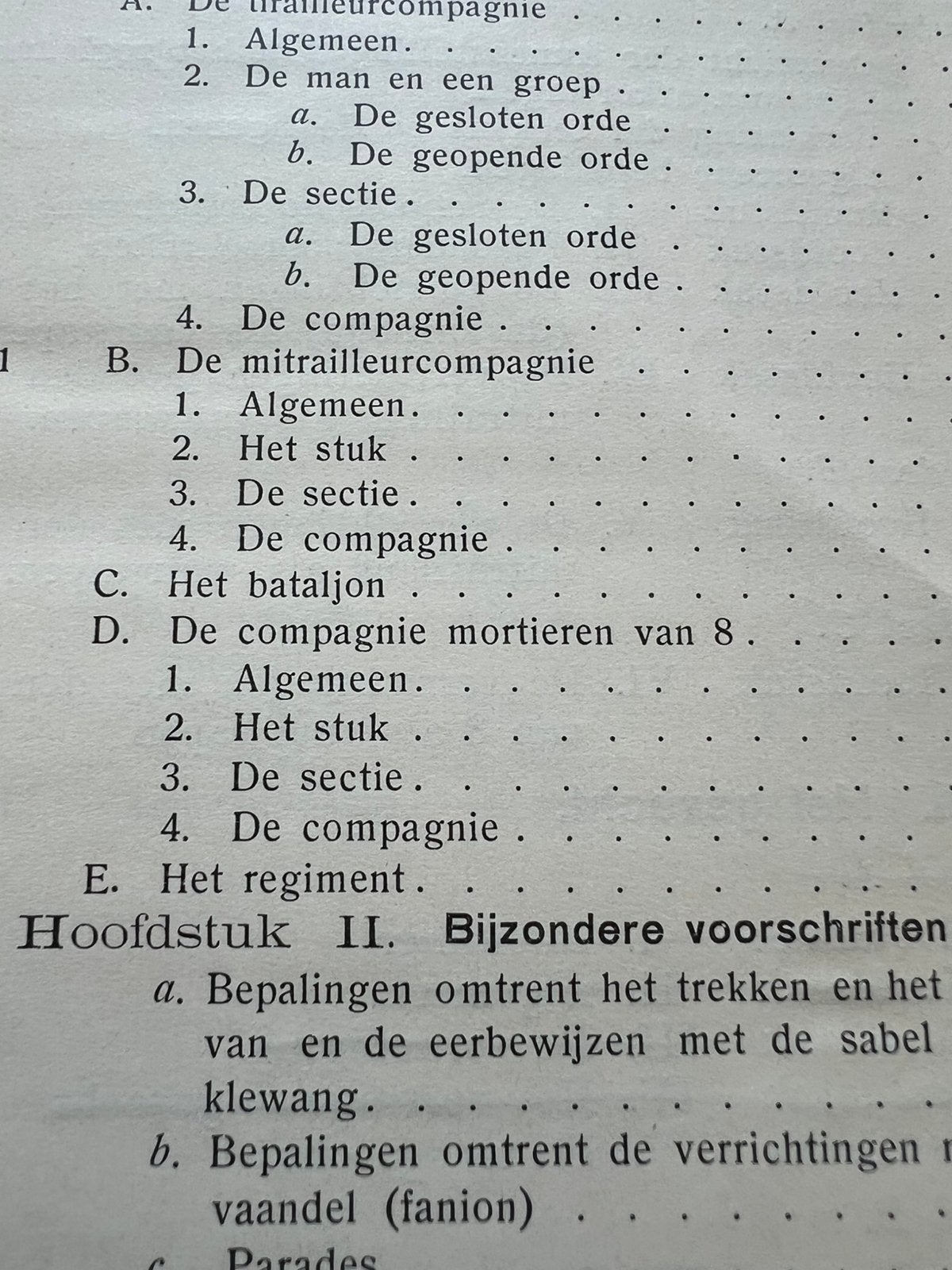 Nederlands mobilisatie voorschrift geweer parade bajonet, Verzamelen, Verzenden, Nederland, Embleem of Badge