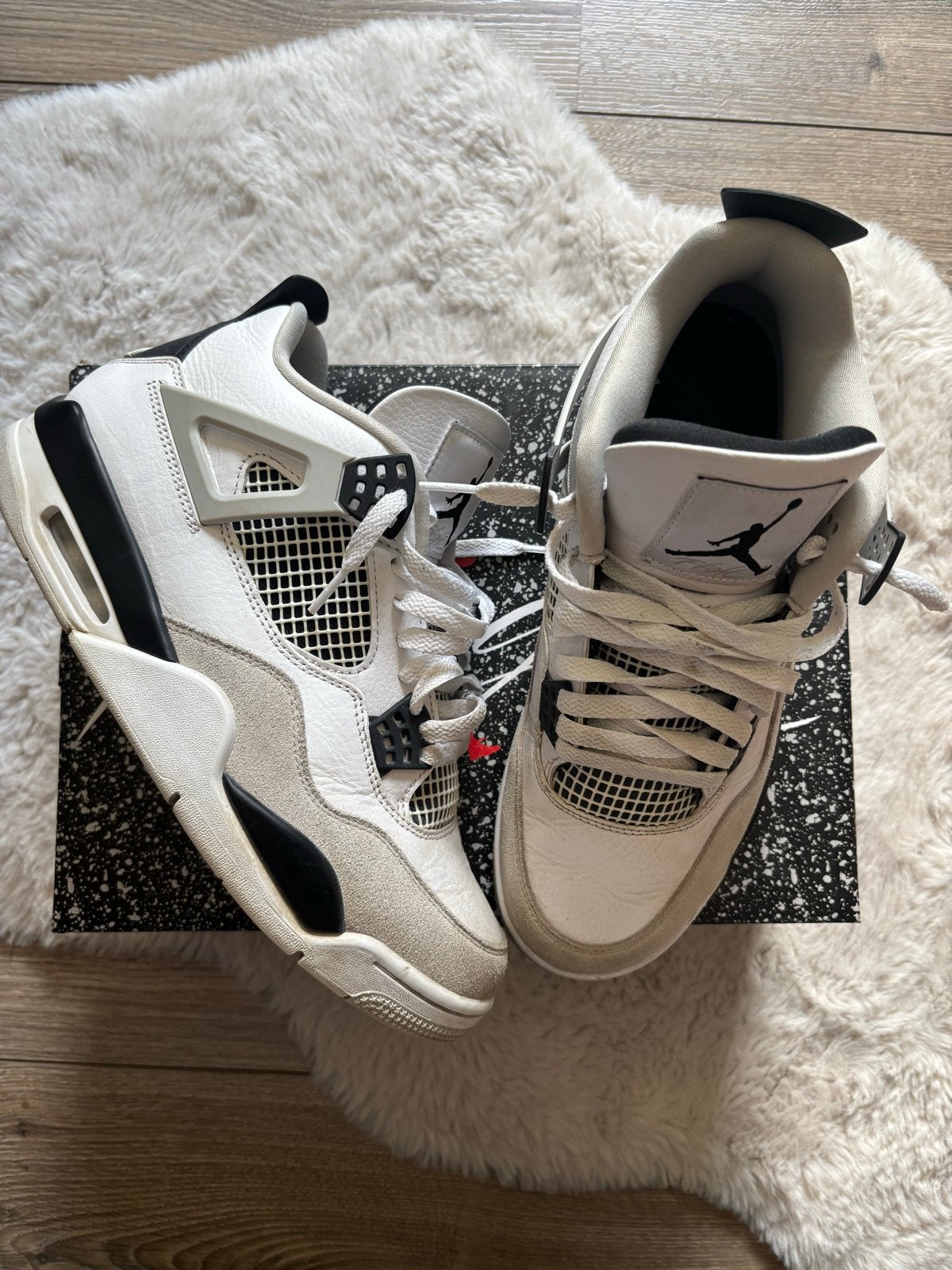 Jordan 4 Military Black - Maat 44 - Met doos, Ophalen of Verzenden, Zo goed als nieuw, Zwart, Sneakers of Gympen