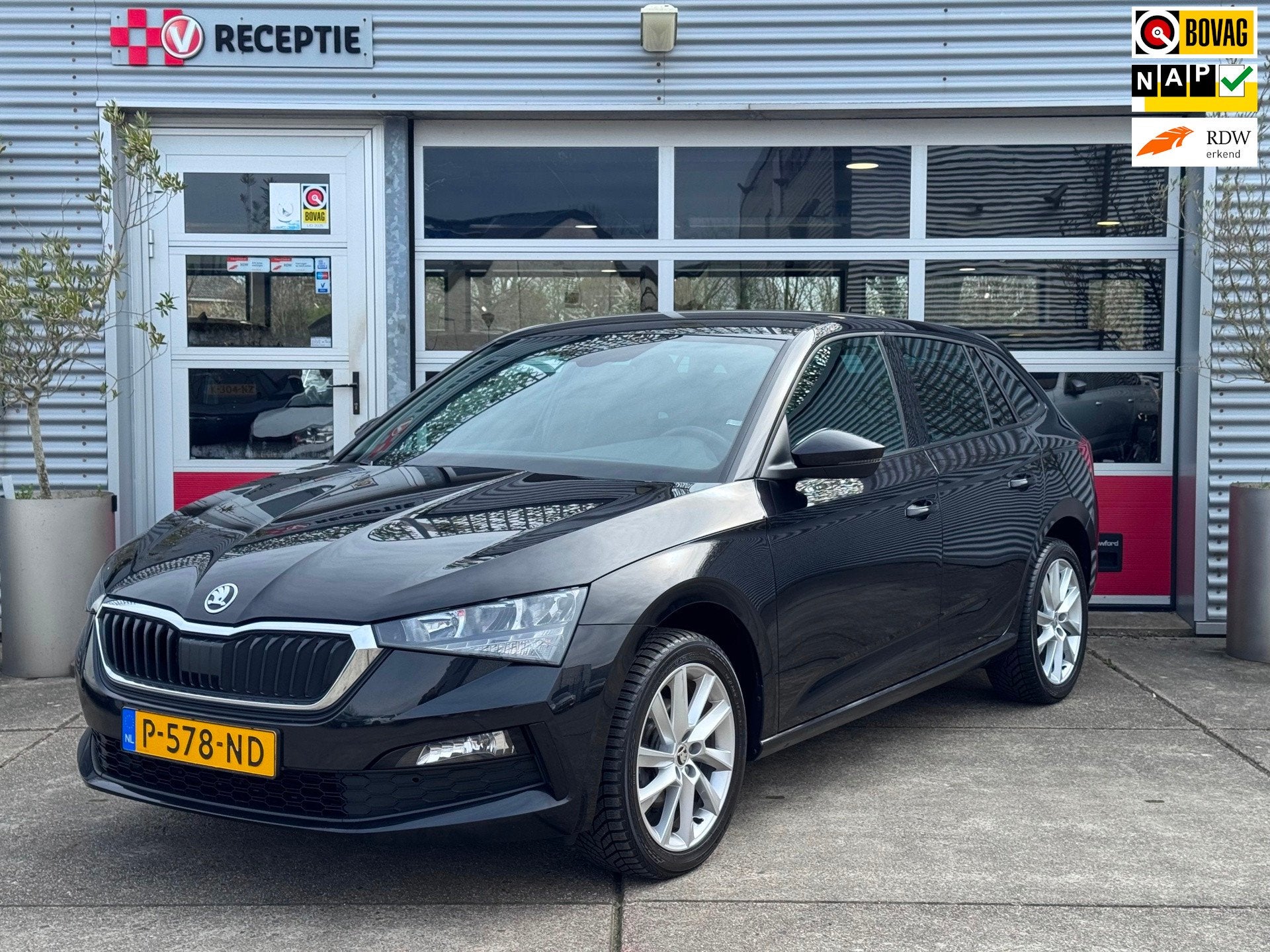 Skoda Scala 1.0 TSI Sport Business DSG/ Adapt cruise / Carpl, Auto's, Dealer onderhouden, Scala, Gebruikt, Euro 6
