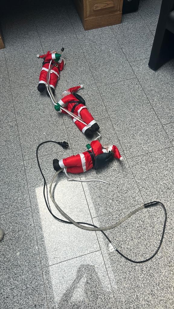 Kerstmannetjes aan lichtsnoer., Ophalen of Verzenden, Zo goed als nieuw