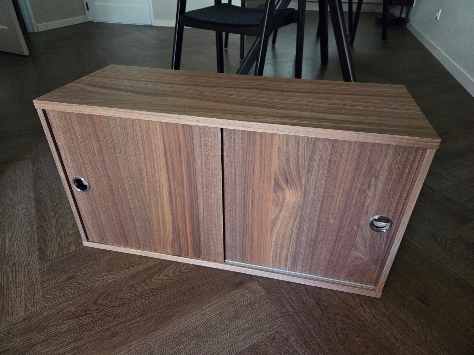 String Furniture kast met schuifdeur walnoot - 78x30 cm, Ophalen, Zo goed als nieuw