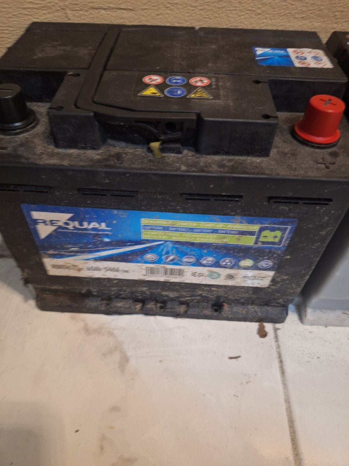 Requal Auto Accu - start stop system, Auto-onderdelen, Gebruikt, Universele onderdelen