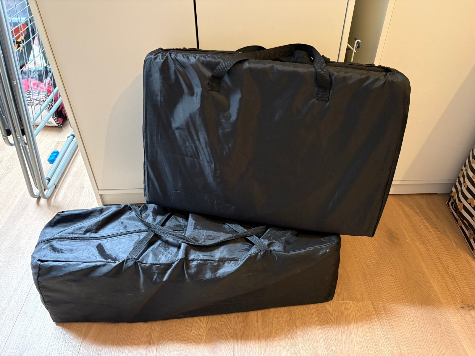 Campingbedje met matras, Kinderen en Baby's, Ophalen, Zo goed als nieuw, Reisbedje