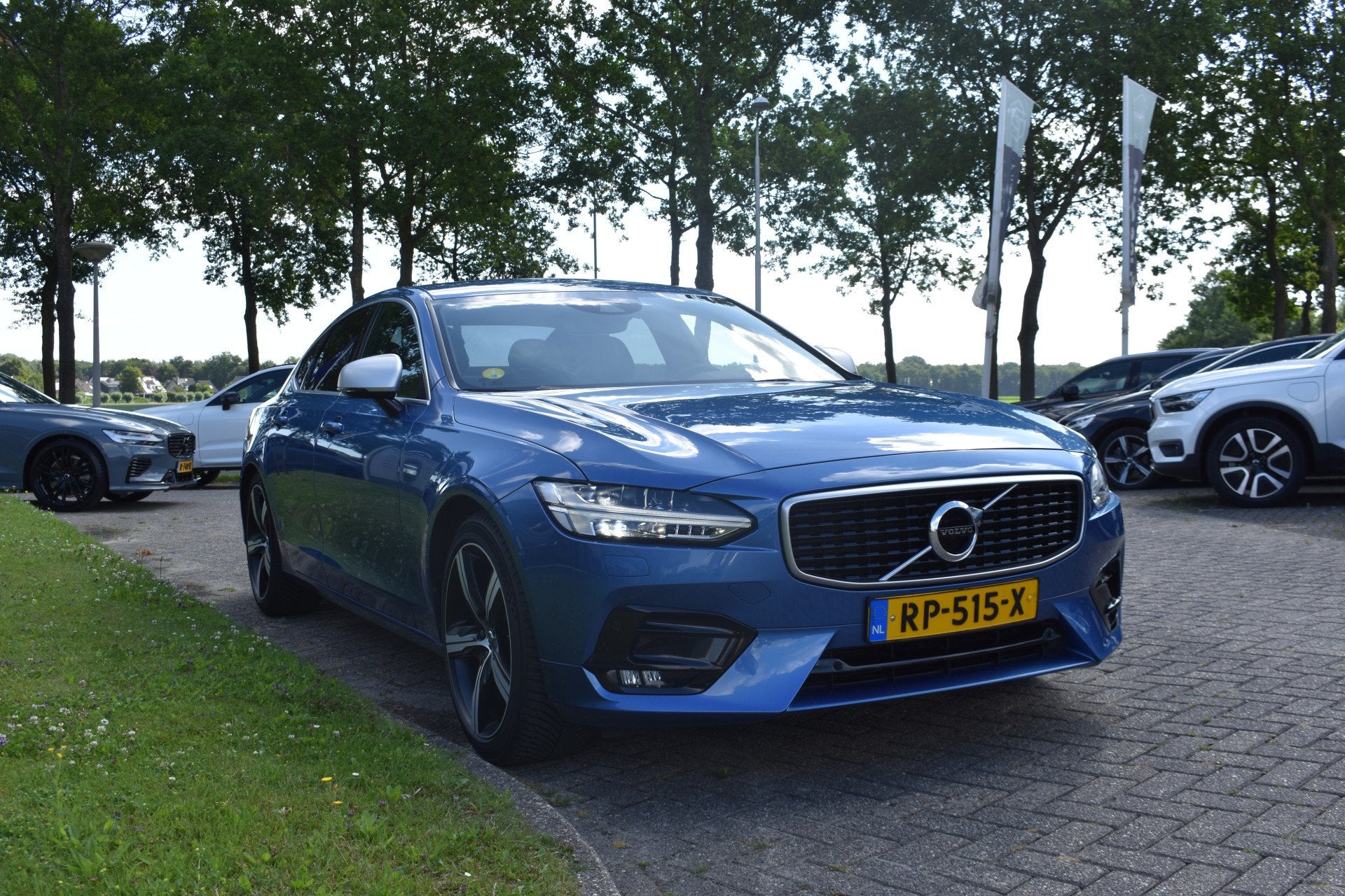 Volvo S90 D3 150PK Automaat R-Design | BLIS | Adapt. Cruise., Auto's, 4 cilinders, Blauw, 23 km/l, Origineel Nederlands