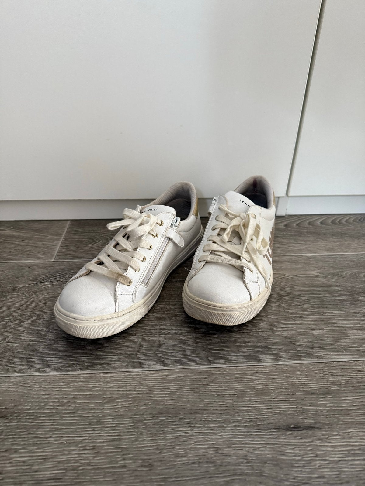 Tommy Hilfiger sneakers maat 40, Ophalen of Verzenden, Gedragen, Wit, Sneakers of Gympen
