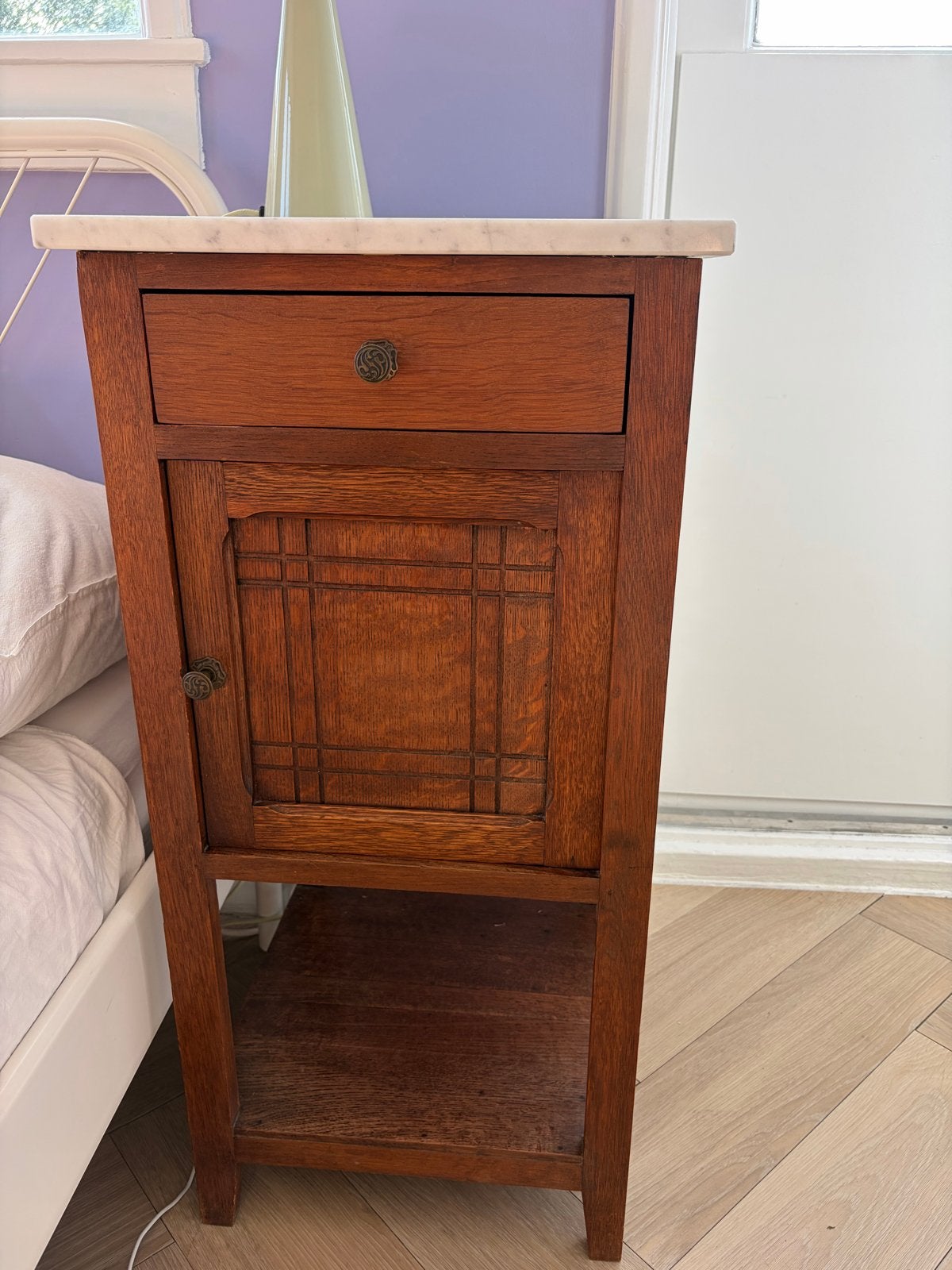 Vintage bijzettafel/nachtkastje met marmeren blad, Ophalen, Minder dan 55 cm, Gebruikt, 60 cm of meer