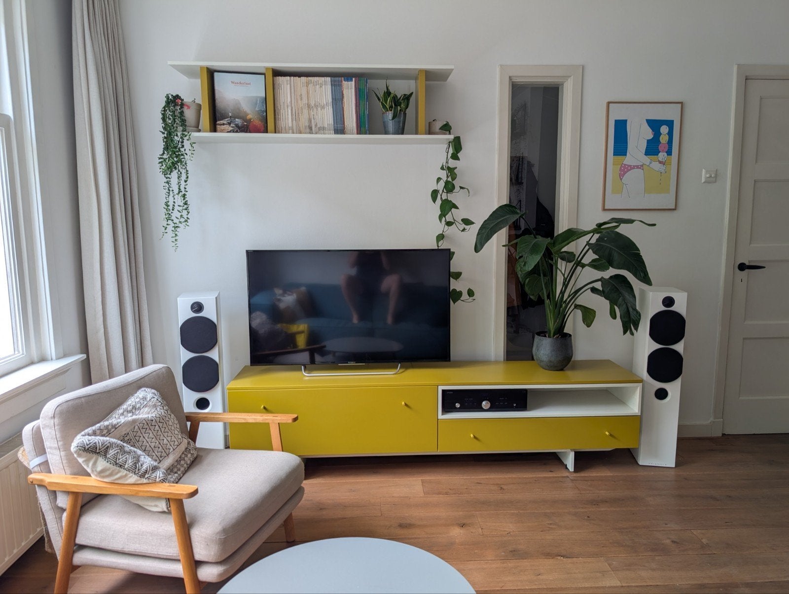 Hülsta modern design (tv) wandmeubel - mosterdgeel, Huis en Inrichting, Kasten | Wandmeubels, Gebruikt, Met klep(pen), 200 cm of meer