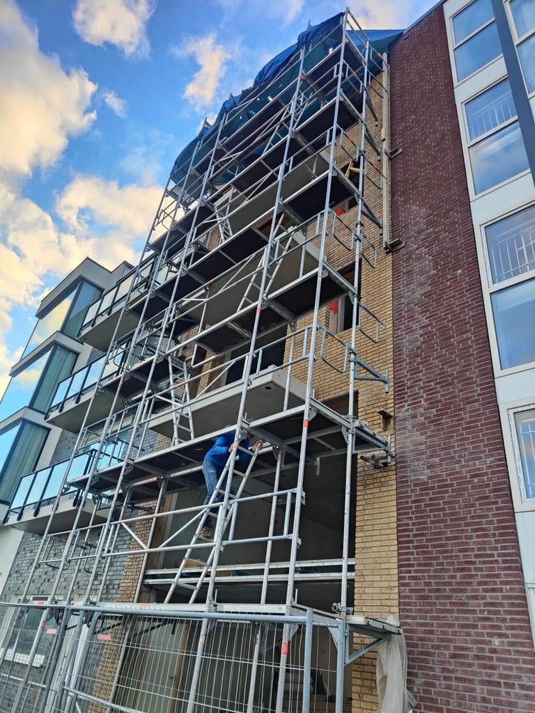 TEKOOP Gevelsteiger tekoop layher  blitz aluminium, Ophalen of Verzenden, Nieuw, 5 meter of hoger