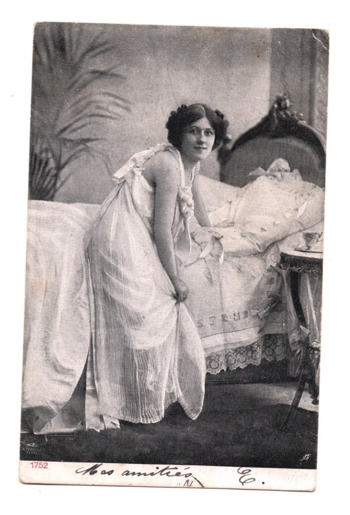 Oude Ansichtkaart Fotokaart Dame in Nachtgewaad Gelopen, Ophalen of Verzenden, Voor 1920, Gelopen