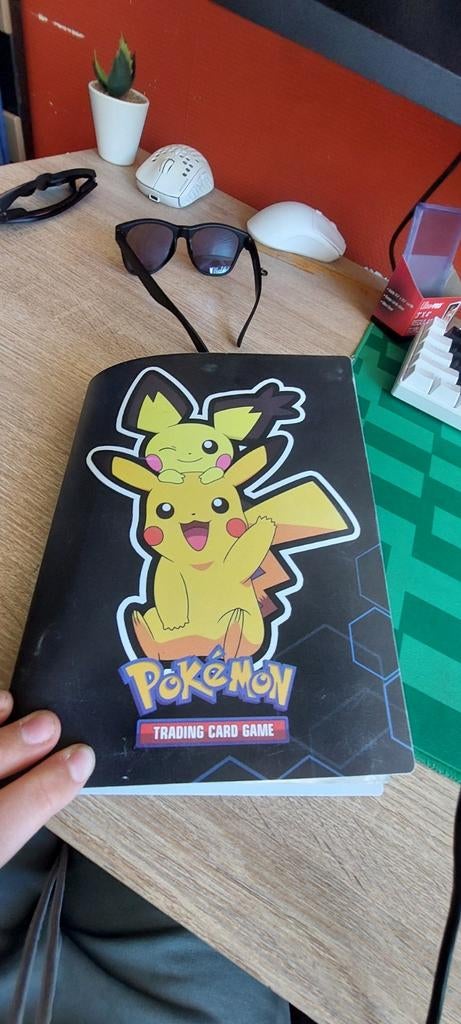 Pokémon map met 240 kaarten (niet allemaal echt), Ophalen of Verzenden, Gebruikt, Meerdere kaarten