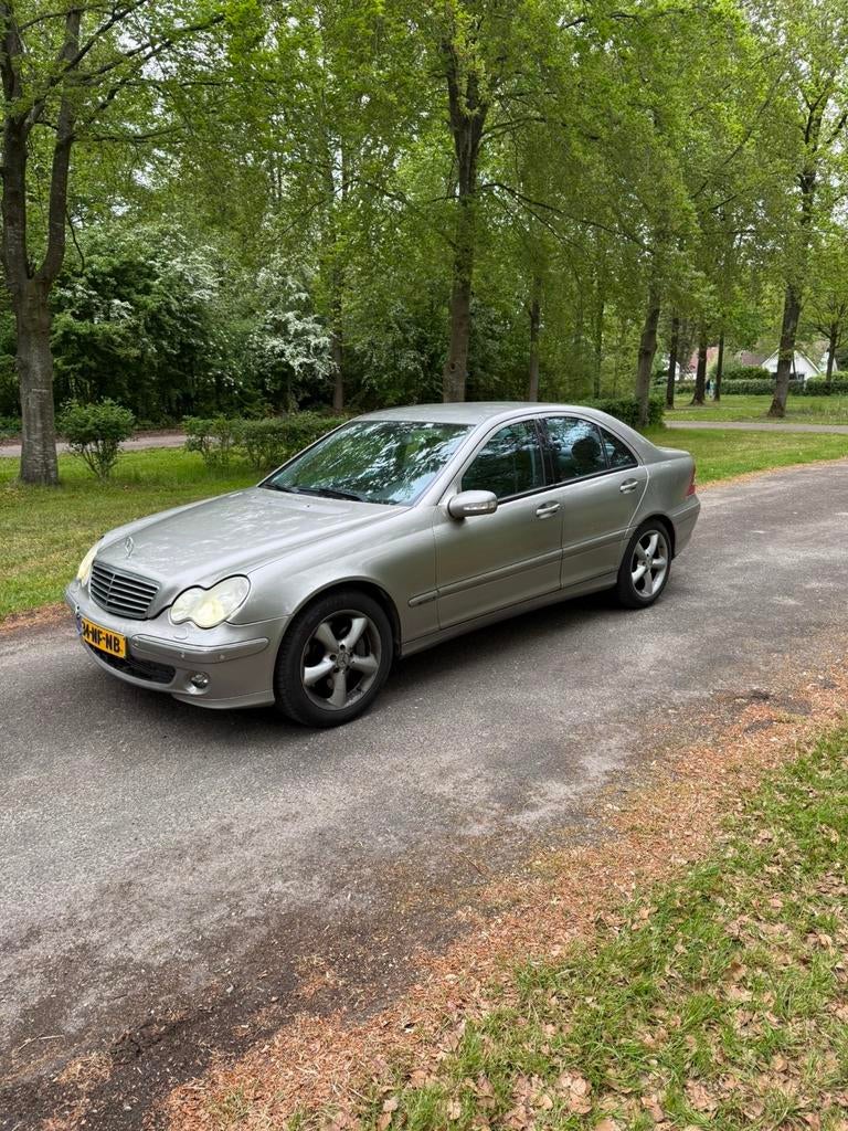Mercedes-Benz C-Klasse 1.8 C200 Kompr Sedan AUT 2003 Grijs, Auto's, Mercedes-Benz, Automaat, Achterwielaandrijving, 4 cilinders