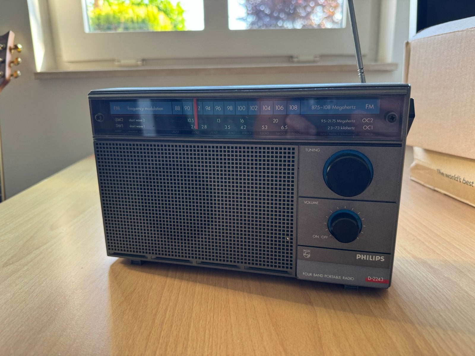 Philips Vintage Draagbare Radio D-2243 - FM MW SW1 SW2, Ophalen of Verzenden, Gebruikt, Radio