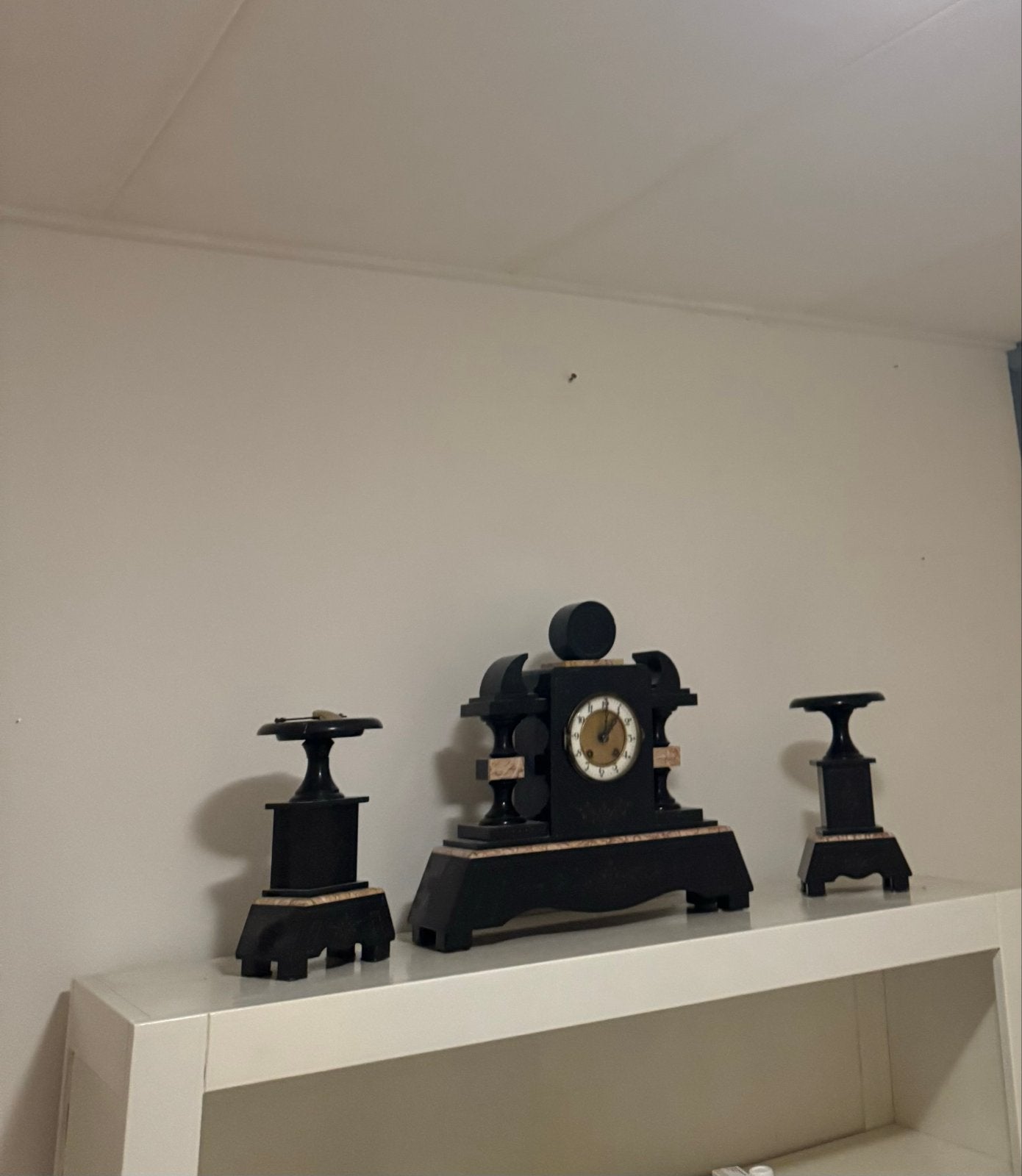 Antieke marmeren pendule met kandelaars, Antiek en Kunst, Ophalen