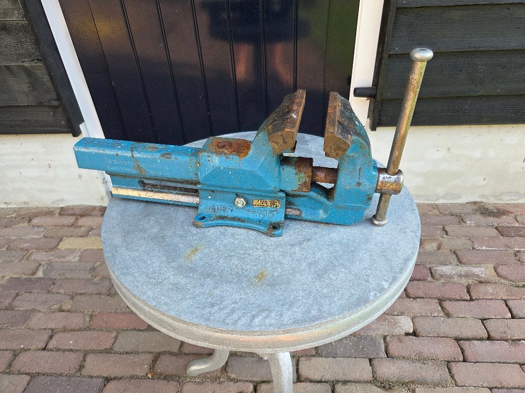 Front Heuer bankschroef Bek 14 cm Is ZGAN, Ophalen, Zo goed als nieuw, Bankschroef