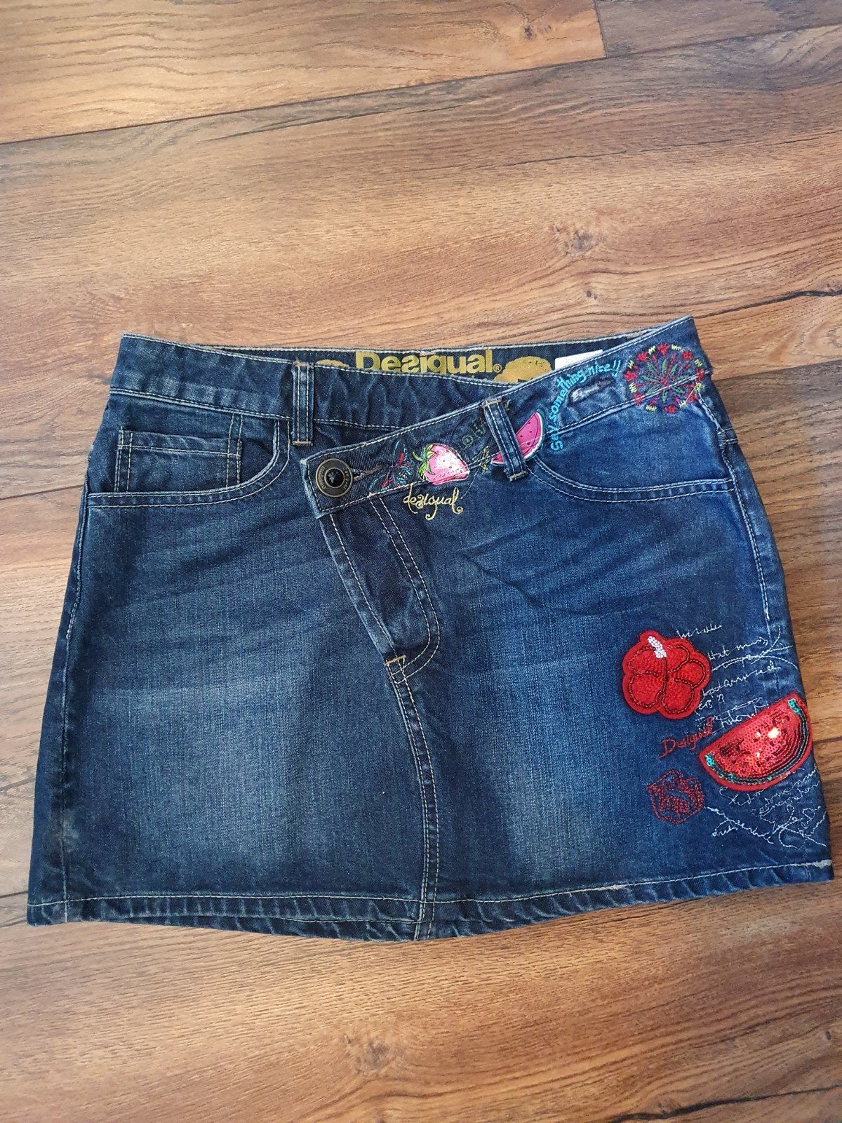 Desigual spijkerrokje met borduursels en pailletten, Kleding | Dames, Rokken, Ophalen of Verzenden