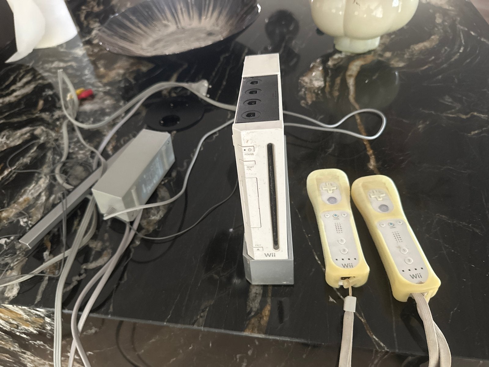 Wii Console met 2 controllers - Gebruikt, Ophalen of Verzenden, Niet werkend, Met 2 controllers