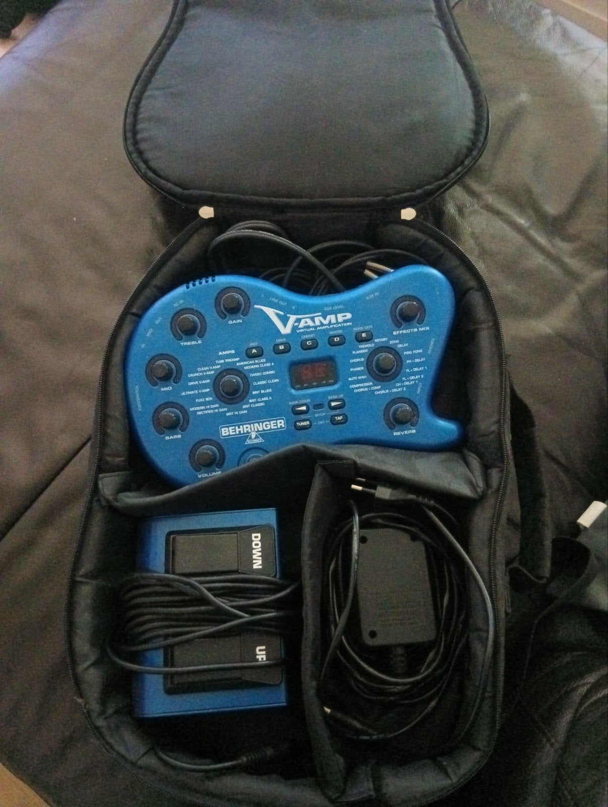 Behringer V-AMP gitaar multi-effect processor met tas, Muziek en Instrumenten, Effecten, Ophalen, Gebruikt, Multi-effect