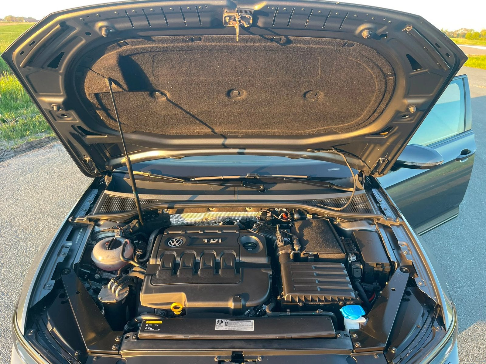 Foto 11 van Volkswagen Passat 1.6 TDI bwj 2016 sedan luxe uitvoering
