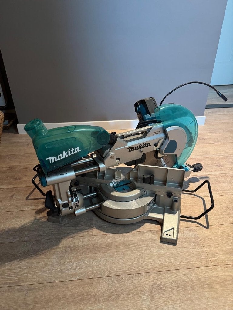 Zaagmachine, Ophalen, Zo goed als nieuw, Makita, Afkortzaag