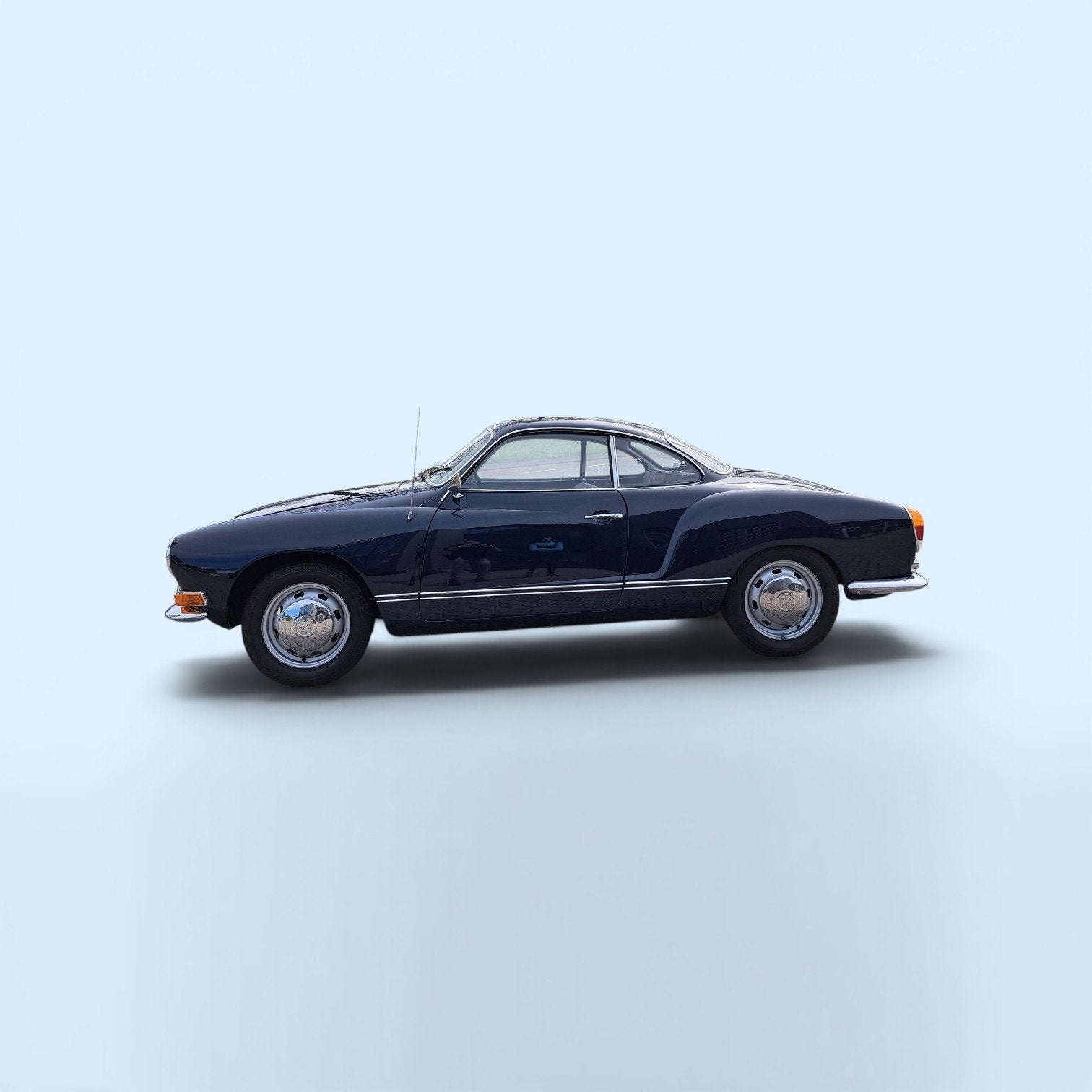 Te koop prachtige Karmann Ghia  1500 cc, Achterwielaandrijving, Zwart, Handgeschakeld, 1500 cc