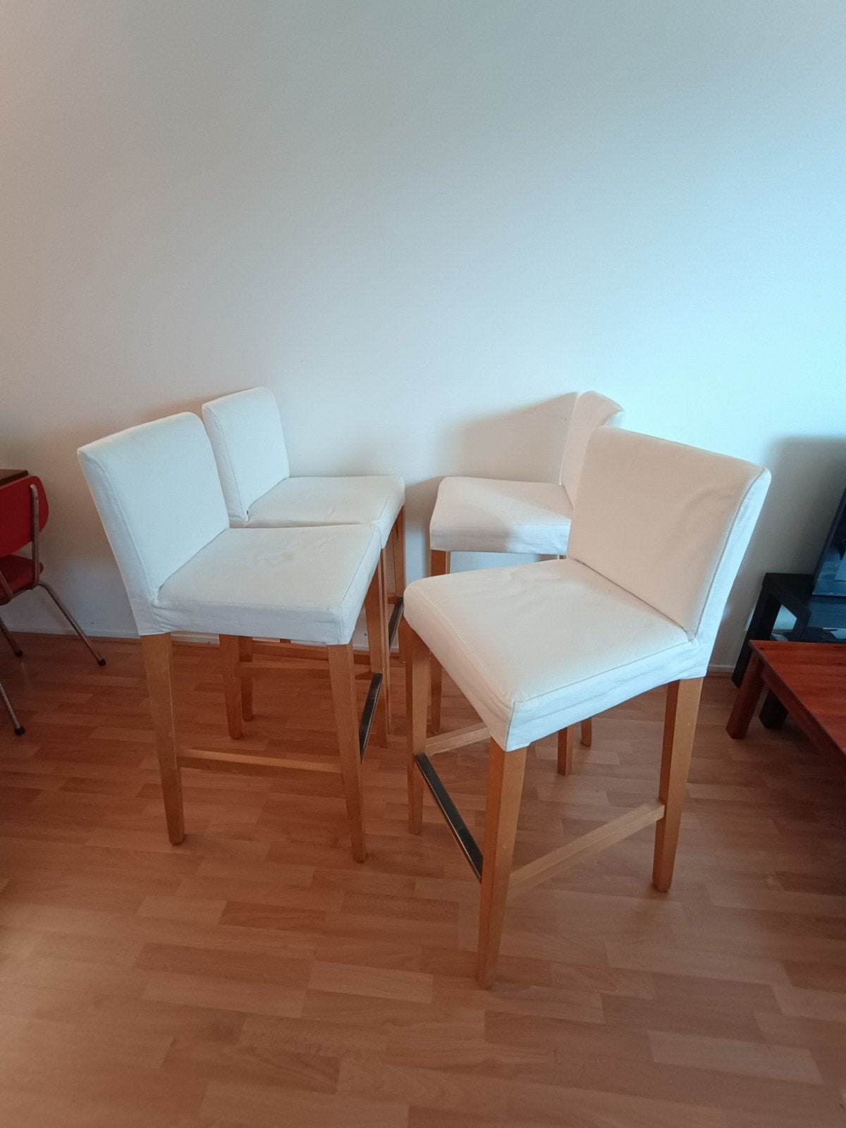 Set van 4 witte barkrukken met houten onderstel, Huis en Inrichting, Ophalen, Gebruikt, Met voetsteun, 60 tot 90 cm