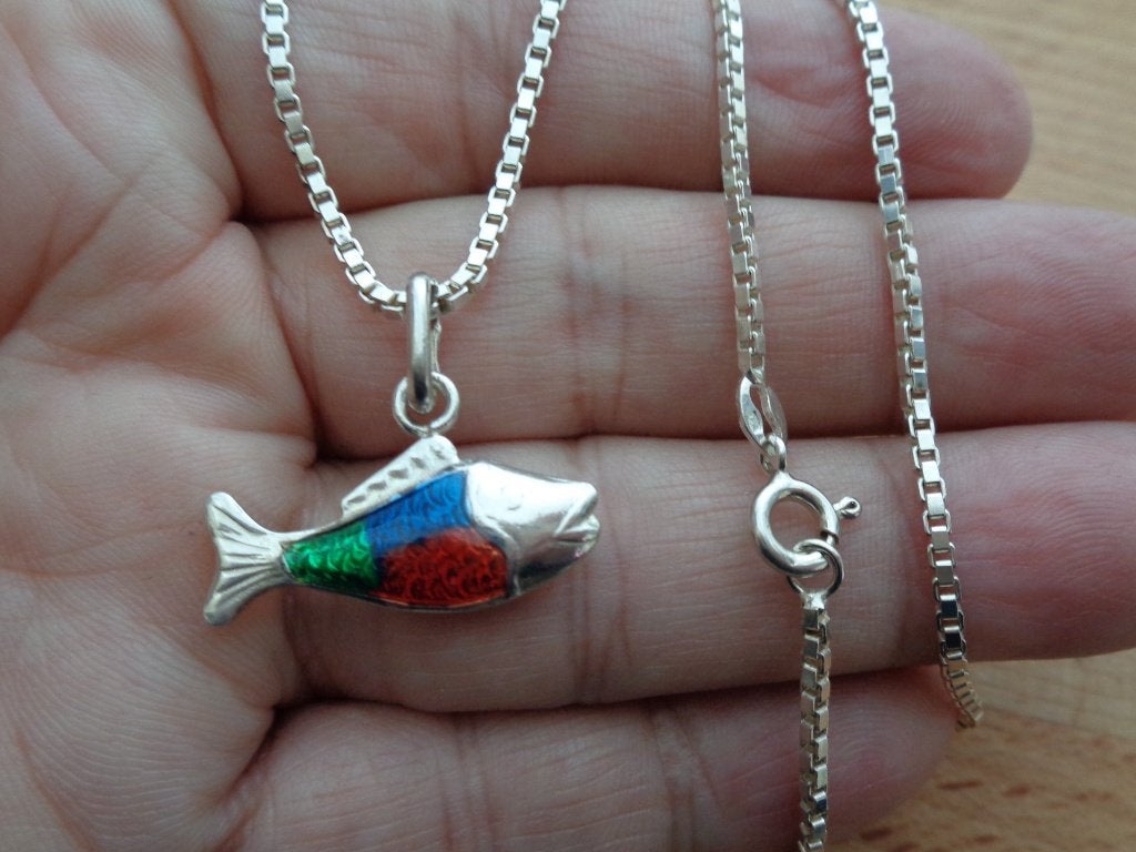 zilveren ketting met gekleurde vis hanger [699], Met hanger, Verzenden, Zo goed als nieuw, Zilver