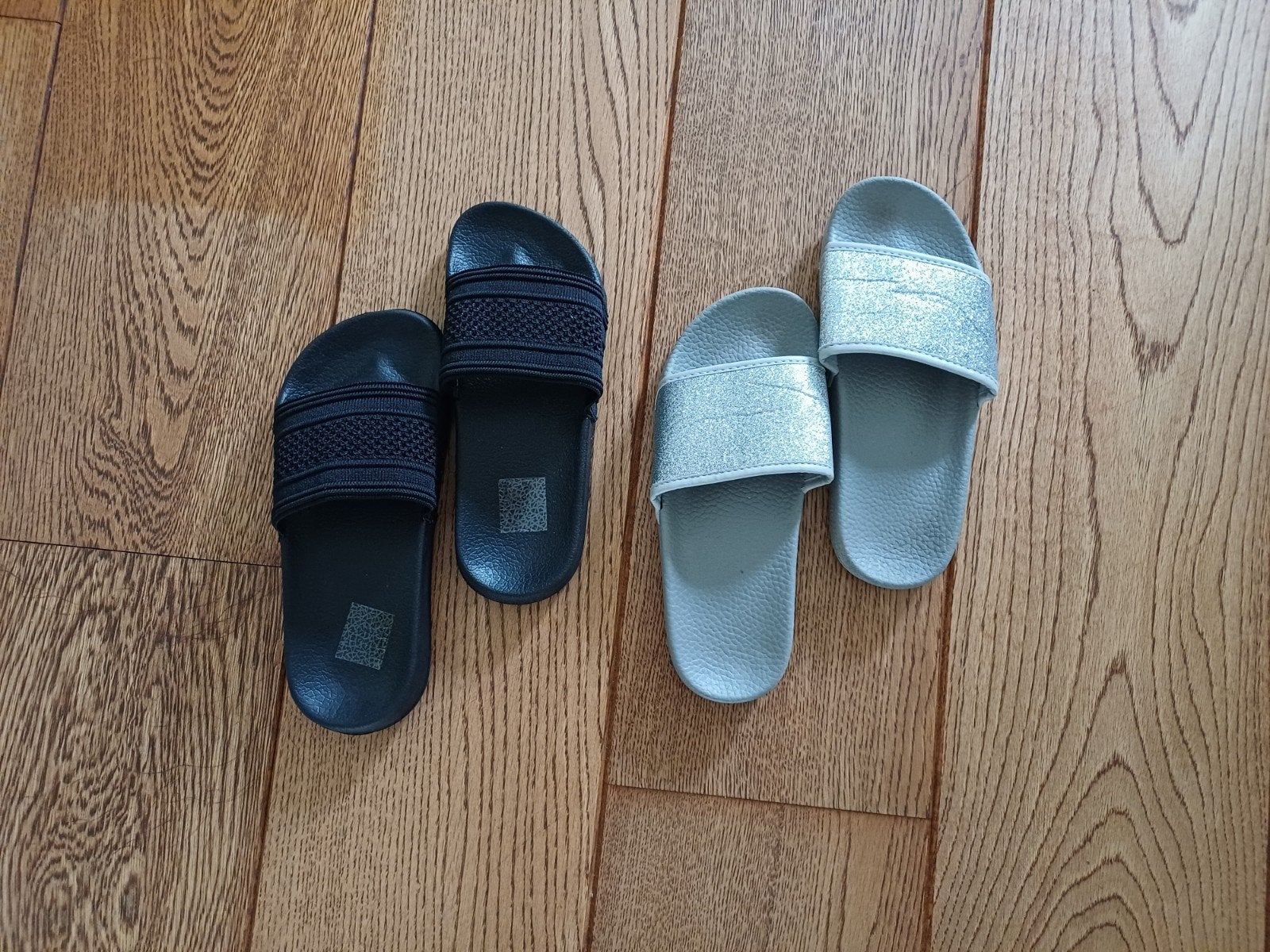 Meisjes badslippers maat 33-34 en maat 34-35, Ophalen of Verzenden, Gebruikt, Meisje, Overige typen