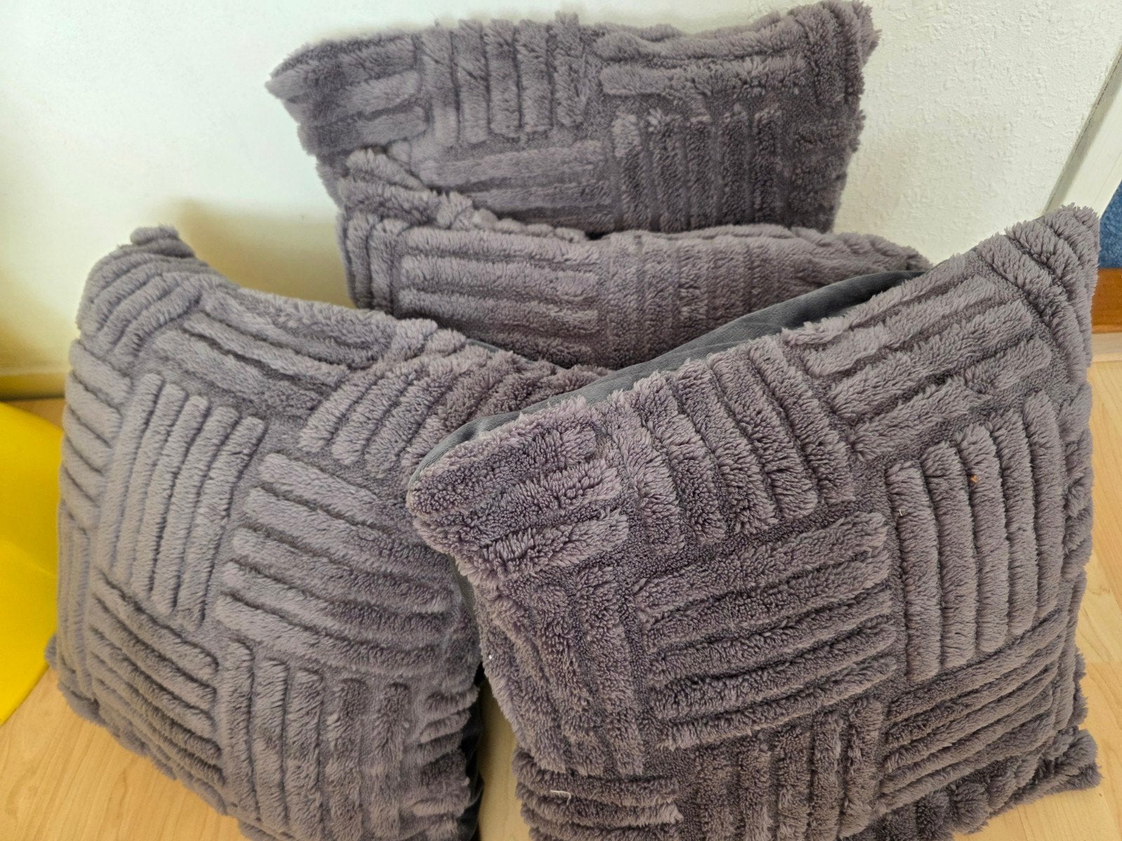 2 2 X Nieuwe mooie Fluffie kussens ( incl binnenkussen, Inclusief binnenkussen, Vierkant, Nieuw, Ophalen of Verzenden