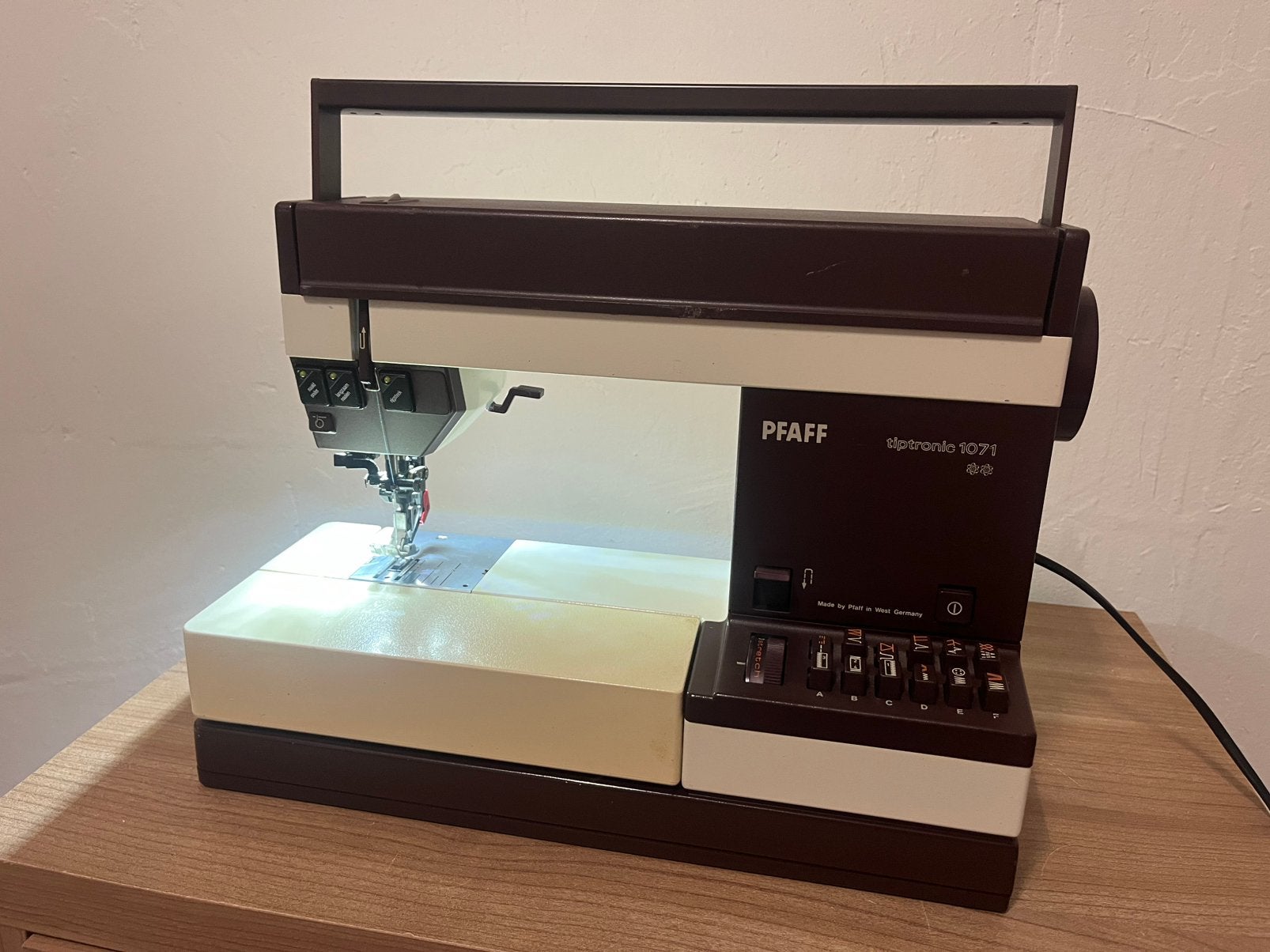 Pfaff 1071 vrijarm met IDT dubbel transport, Ophalen of Verzenden, Zo goed als nieuw, Naaimachine, Pfaff