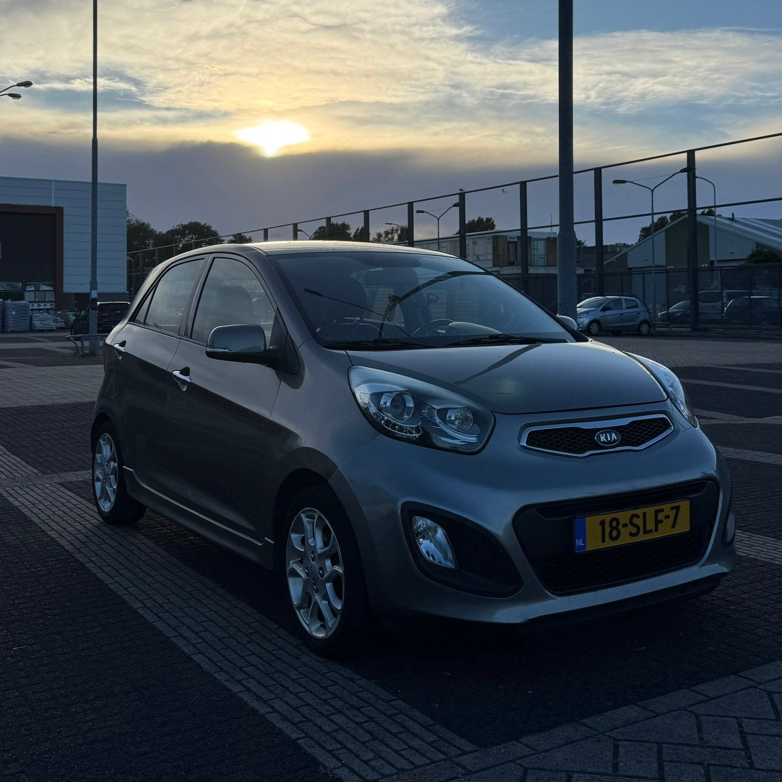 Kia Picanto 1.2 Cvvt 5-DRS 2011 Grijs, Auto's, 4 cilinders, 400 kg, Origineel Nederlands, Handgeschakeld