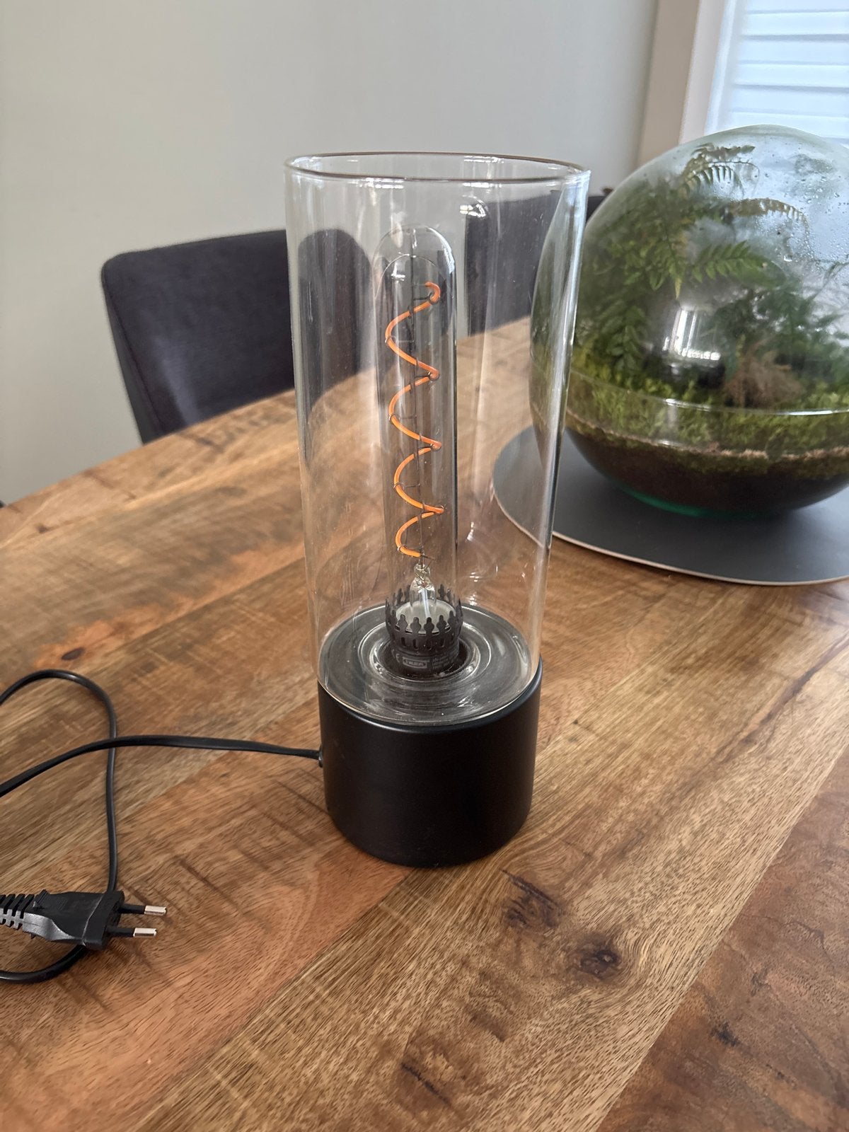 Moderne tafellamp met Edison gloeilamp, Modern, E27 (groot), Ophalen of Verzenden, Glas
