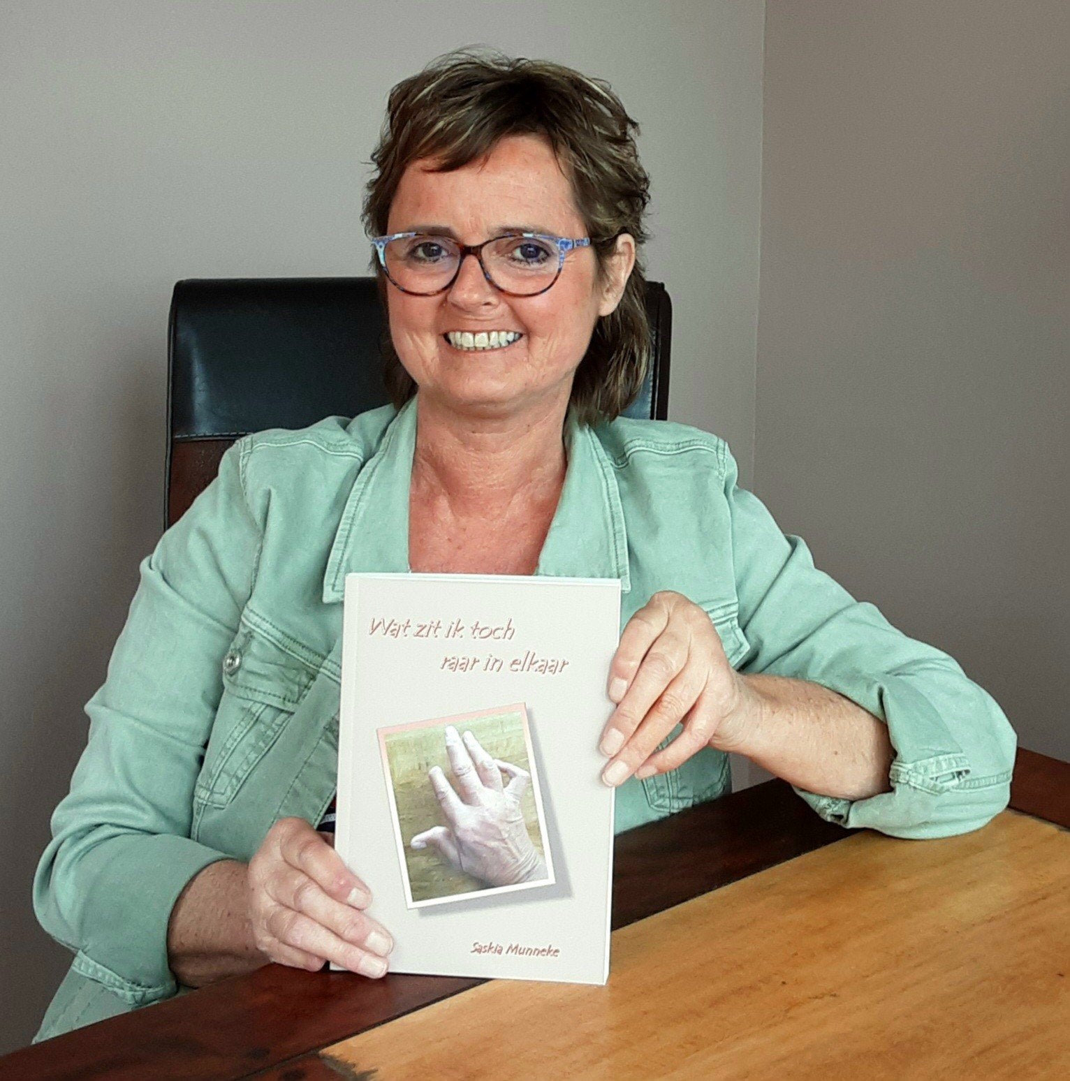 Over reuma, tegenslagen, acceptatie en lichtpuntjes, Ophalen of Verzenden, Nieuw, Saskia Munneke