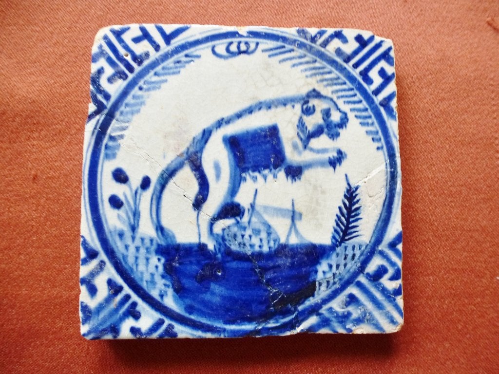 Zeldzame 17e eeuwse Rotterdamse Kroon tegel met LEEUWIN!, Antiek en Kunst, Ophalen of Verzenden