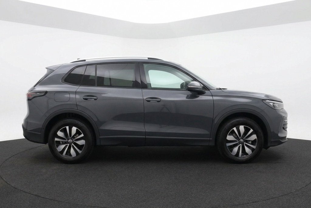 Volkswagen Tiguan 1.5 eTSI Pano l 360 Camera l Blindspot l I, Automaat, Stof, 4 cilinders, 1598 kg