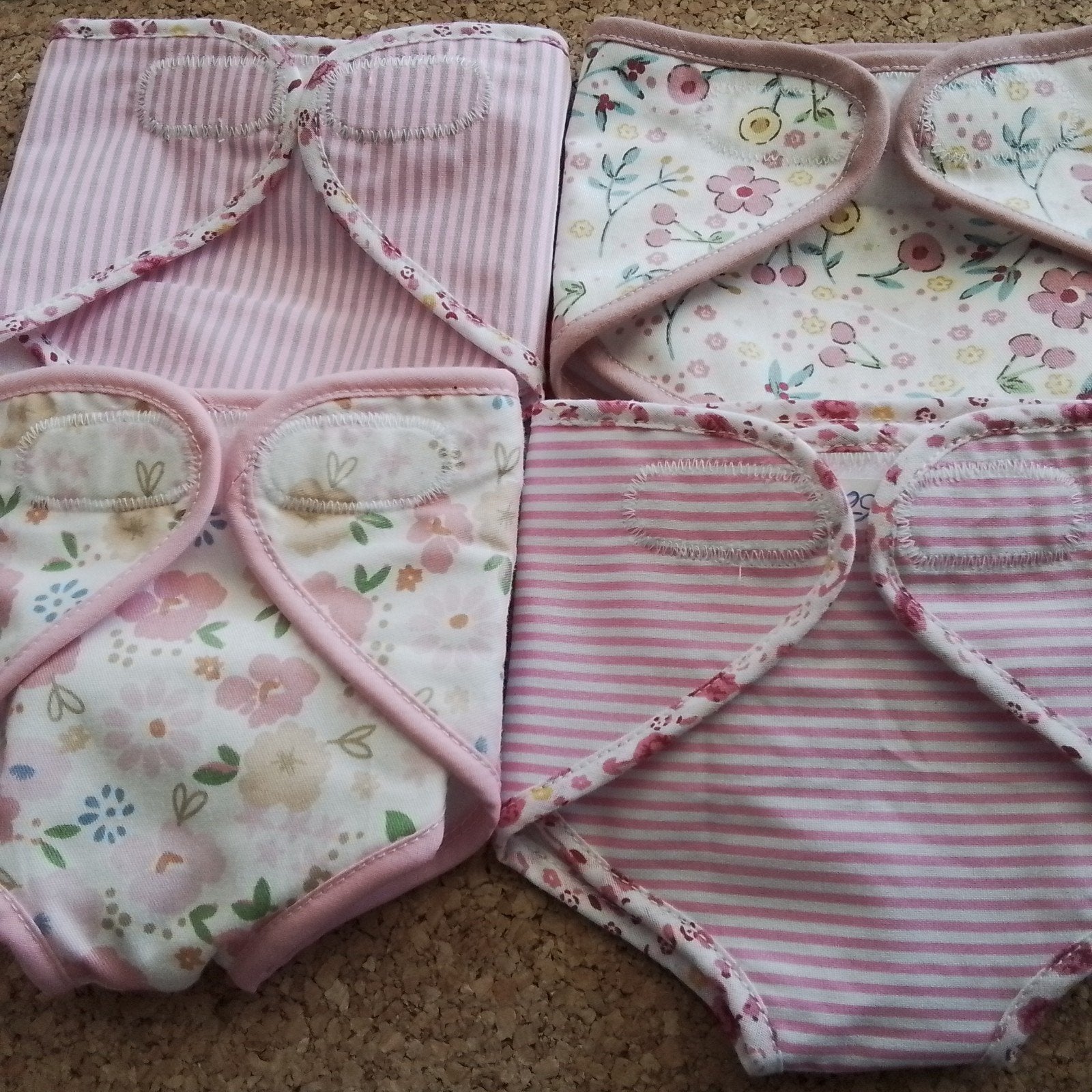 Poppenkleertjes    WASBARE POPPENLUIER  taillemaat  29-30 cm, Kinderen en Baby's, Ophalen of Verzenden, Nieuw, Babypop