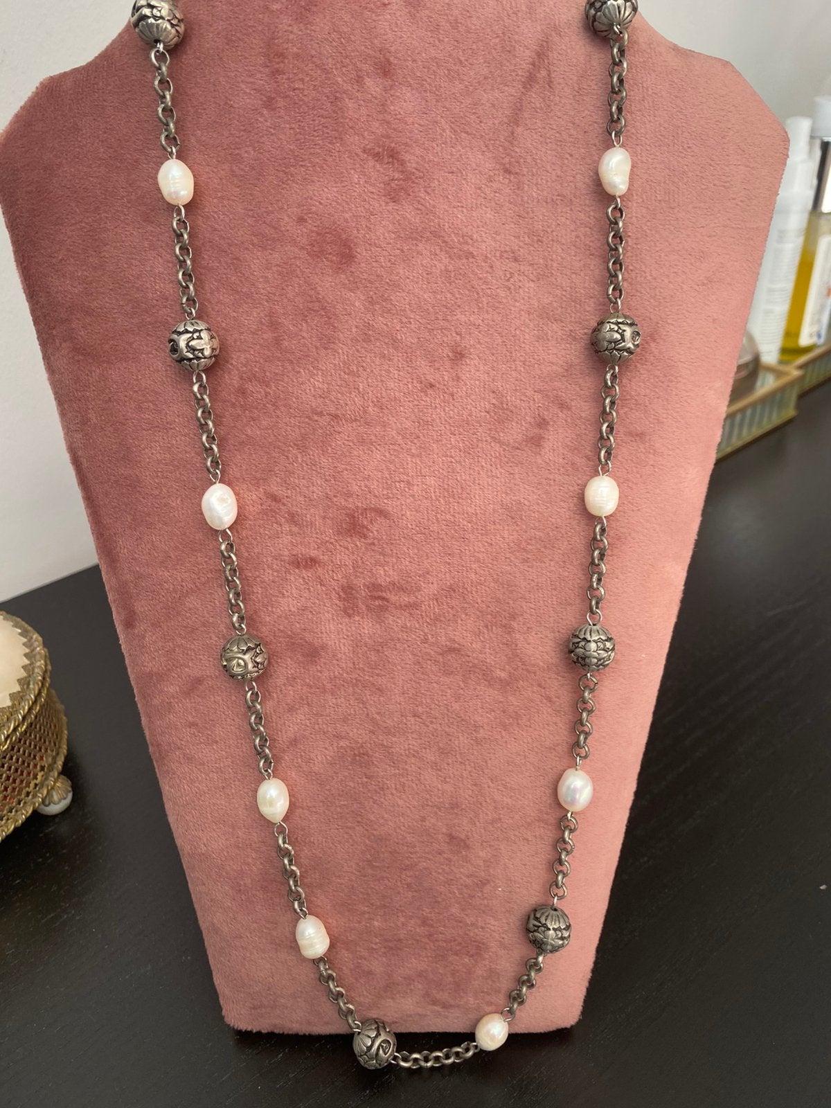 Vintage zoetwaterparelketting met verzilverde kralen, Sieraden, Tassen en Uiterlijk, Ophalen of Verzenden, Zo goed als nieuw