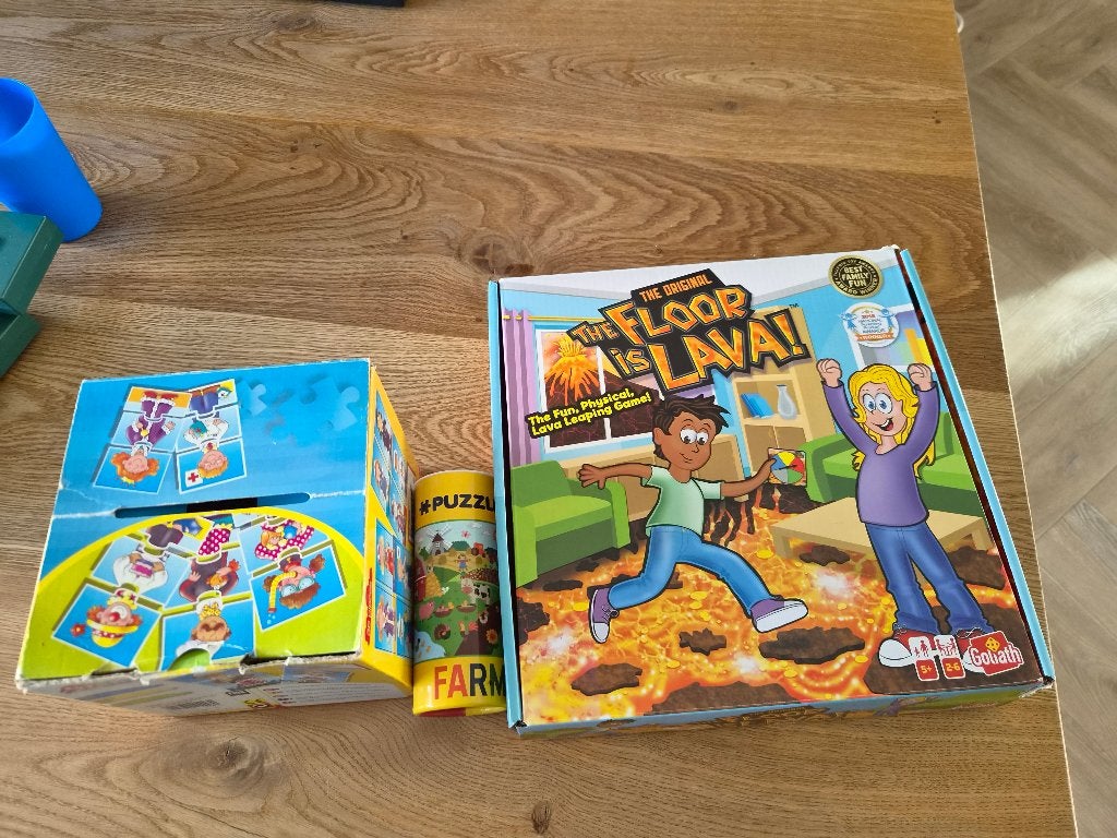 The Floor is Lava spel plus 2 kinderpuzzels, Ophalen of Verzenden, Gebruikt