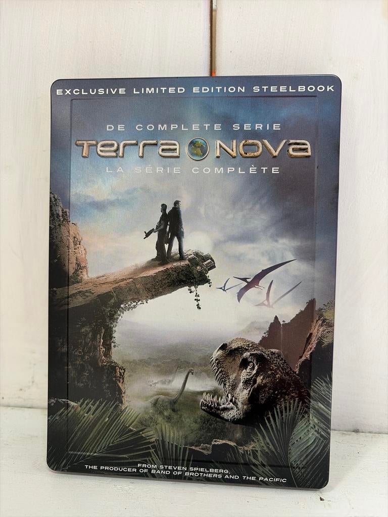 Terra Nova - De Complete Serie - Limited Edition Steelbook, Cd's en Dvd's, Dvd's | Science Fiction en Fantasy, Zo goed als nieuw