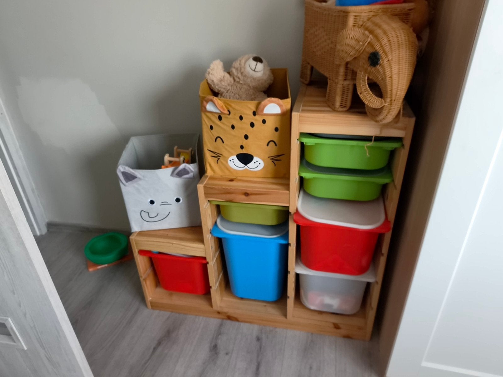 Houten speelgoedkast met opbergdozen, Ophalen, Gebruikt, 105 cm of meer, 75 tot 100 cm
